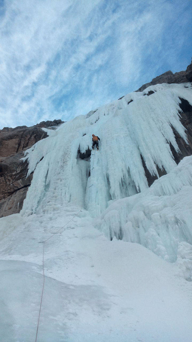 صعود آبشار یخی نوا - 971203 -  2