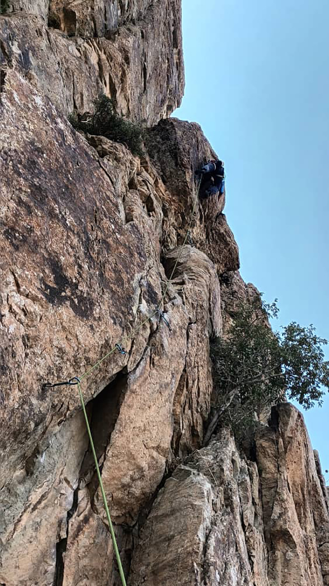 برنامه سنگنوردی  - 140106185 -  4
