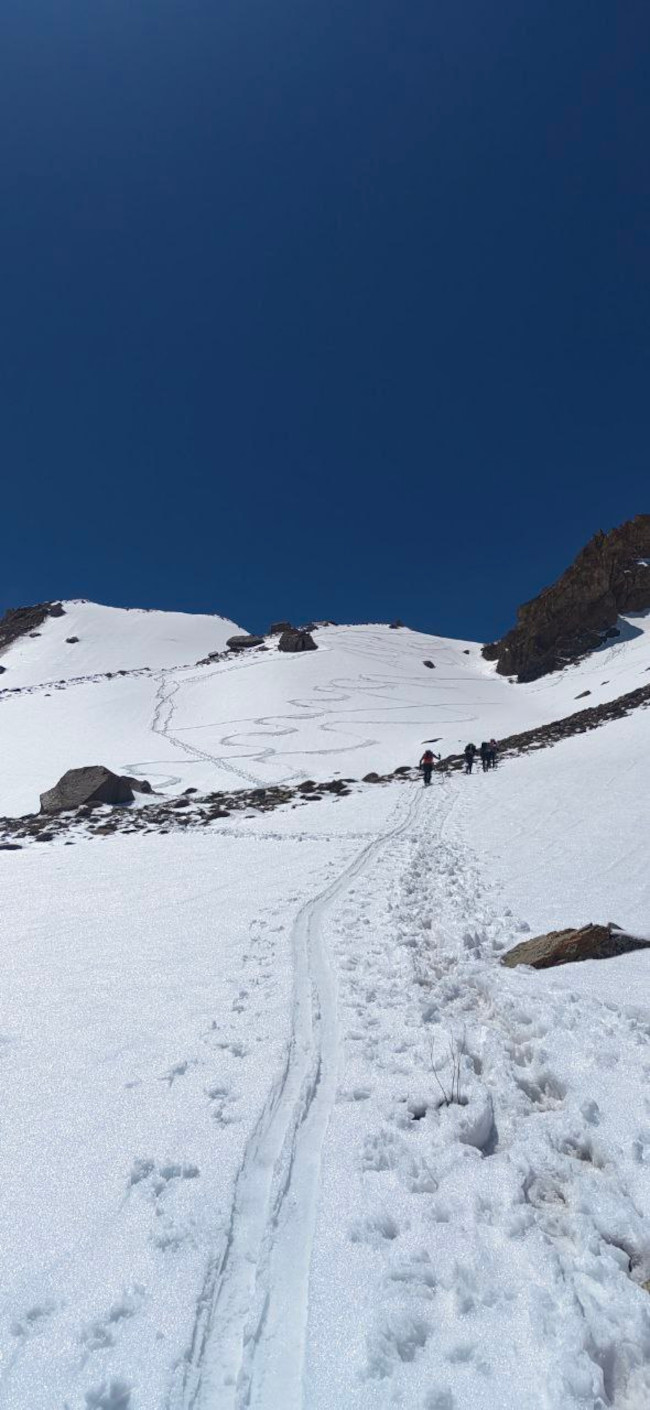 کوه نوردی با اسکی به قله تخت سلیمان-14030208 1