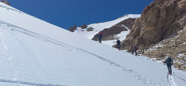 کوه نوردی با اسکی به قله تخت سلیمان-14030208 4