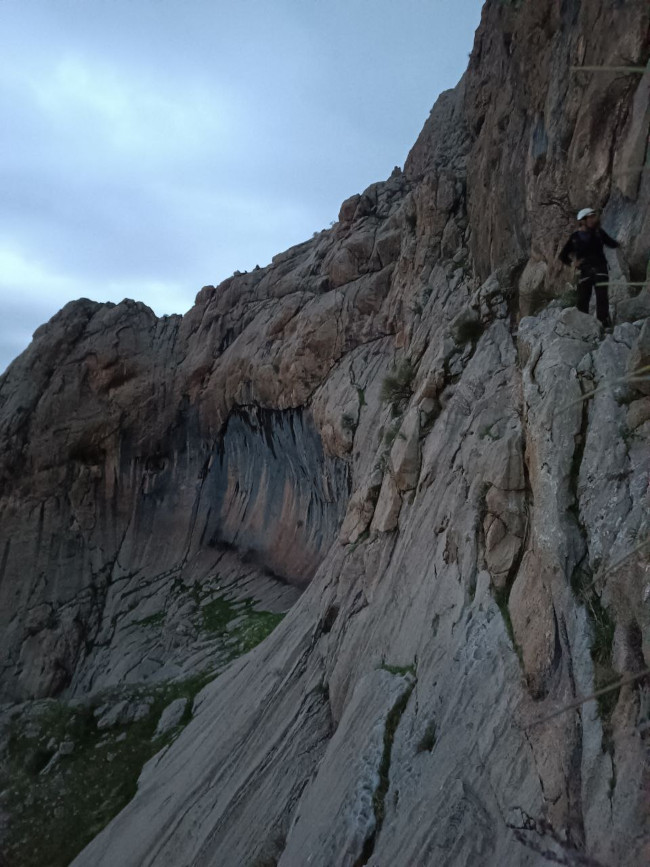 دیواره نوردی بیستون مسیر منصور -14040114 6