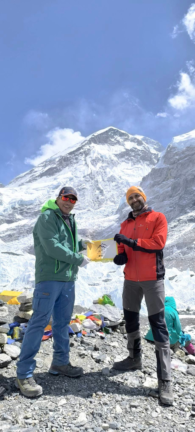 قله لوبوچه و بیس کمپ اورست 14040501 1