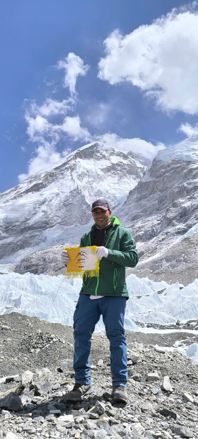 قله لوبوچه و بیس کمپ اورست 14040501 2