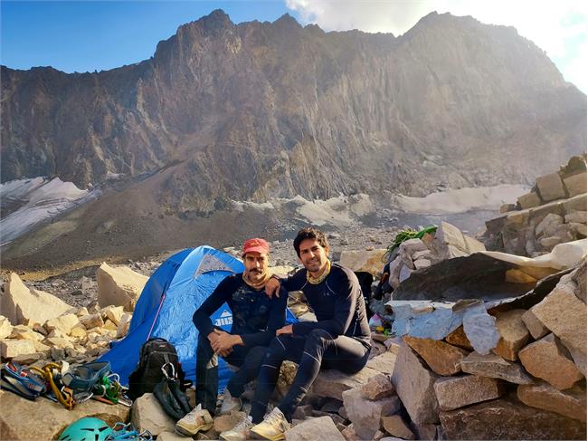 دیواره علم کوه- همدانی‌ها